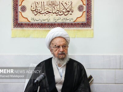 آیت‌الله مکارم شیرازی: حق‌الوکاله‌های غیرمتعارف خلاف انصاف و شرع است