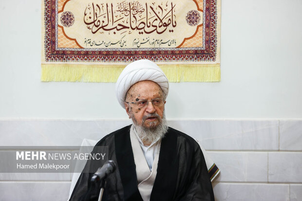 آیتالله مکارم شیرازی: حقالوکالههای غیرمتعارف خلاف انصاف و شرع است