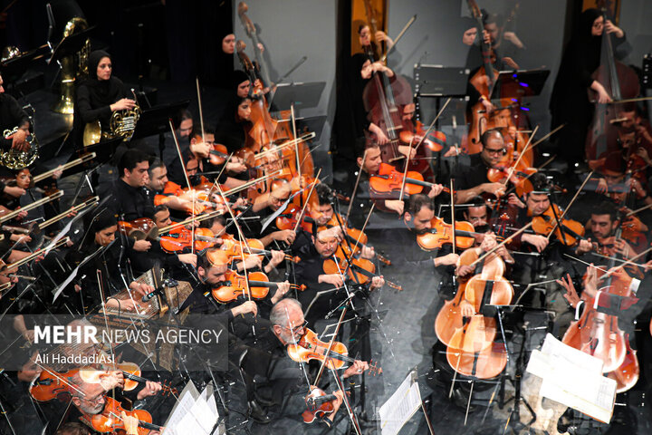 اجرای ارکستر سمفونیک «ایرانمرد» به یاد شهید حاج قاسم سلیمانی