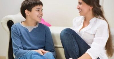 ارتباط مؤثر با نوجوانان: راهکارهای عملی برای والدین