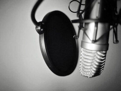 اسباب‌کشی از دهان باز به گوش باز