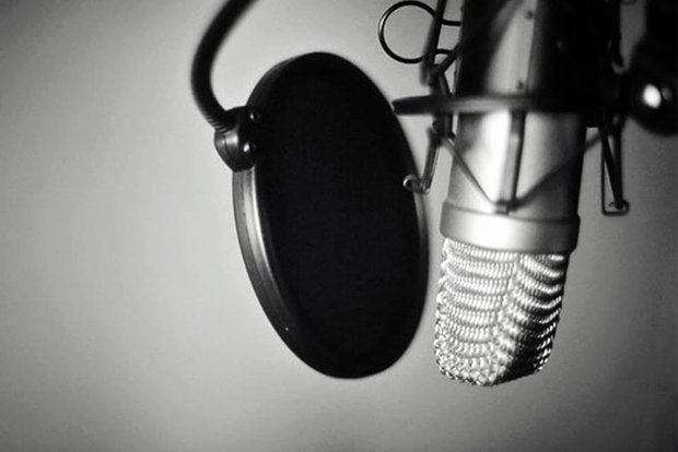 اسباب‌کشی از دهان باز به گوش باز