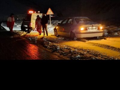 امدادرسانی به 200 مسافر گرفتار در برف و کولاک محور آزادشهر ـ شاهرود