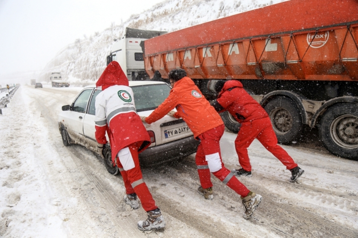 امدادرسانی هلالاحمر به بیش از ۶ هزار نفر در برف و سیلاب/ اسکان اضطراری هزار حادثهدیدگان