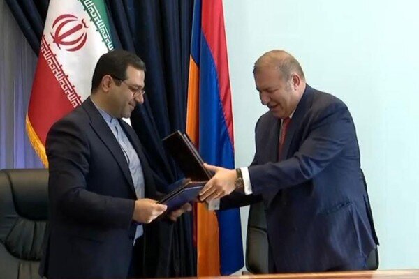 امضای تفاهمنامه همکاری میان حزب موتلفه اسلامی و حزب ارمنستان شکوفا