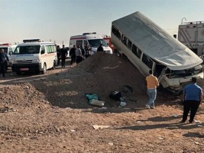 انحراف مینی‌بوس دانش‌آموزان در محور ایوانکی/ 12 نفر راهی بیمارستان شدند