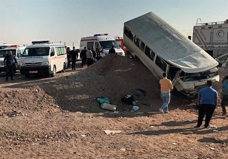 انحراف مینی‌بوس دانش‌آموزان در محور ایوانکی/ 12 نفر راهی بیمارستان شدند