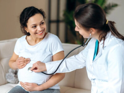 اهمیت بررسی‌های منظم پزشکی مادر در دوران بارداری