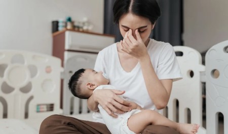 اهمیت سلامت روان مادران پس از زایمان: چالش‌ها و راهکارها