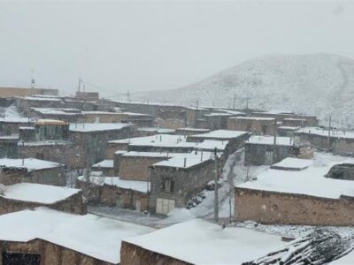 بارش اولین برف پاییزی در قهستان همزمان با فعالیت سامانه بارشی