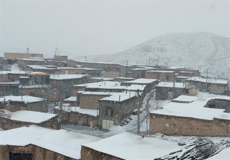 بارش اولین برف پاییزی در قهستان همزمان با فعالیت سامانه بارشی