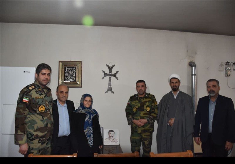 تجلیل از خانواده شهید هراچ هاکوپیان در آستانه سال نو میلادی اخبار اصفهان ,