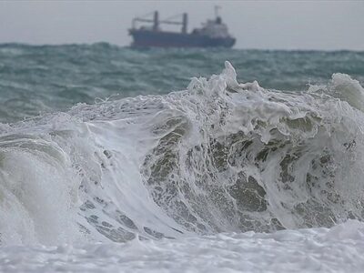تردد های دریایی به جزیره قشم متوقف شد