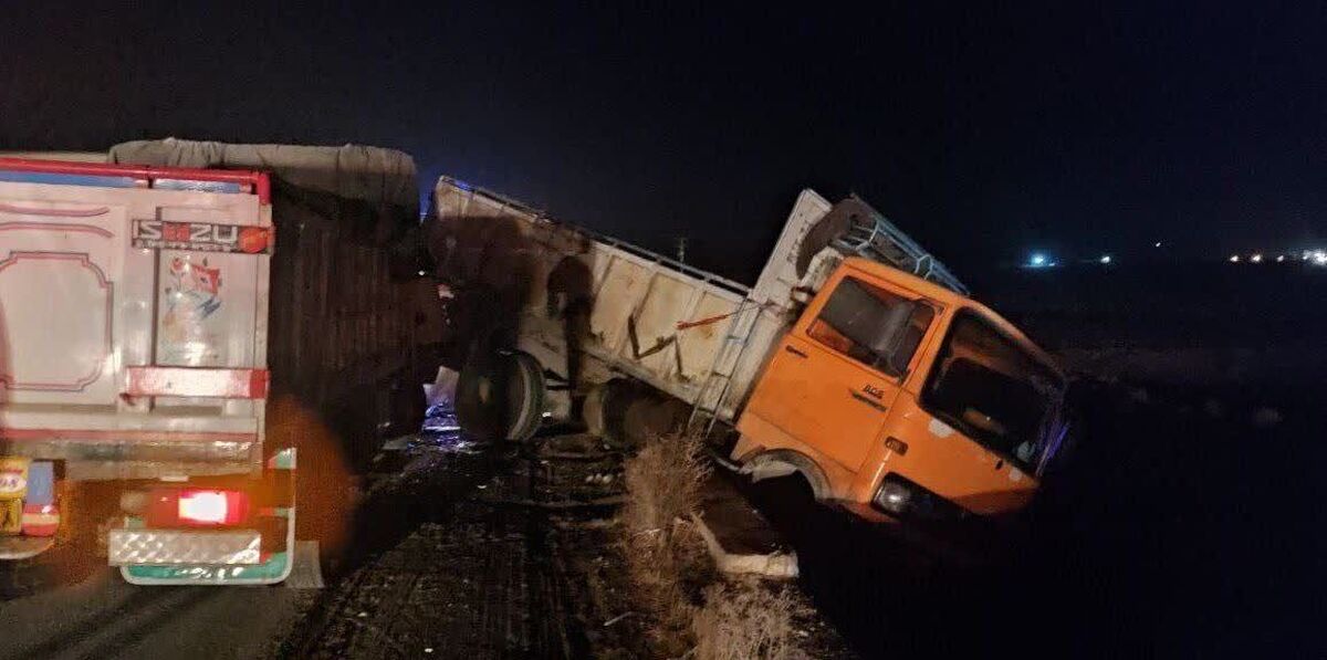 تصادف زنجیره‌ای خونین در جاده محلات – خمین / ۱۰ نفر زخمی شدند