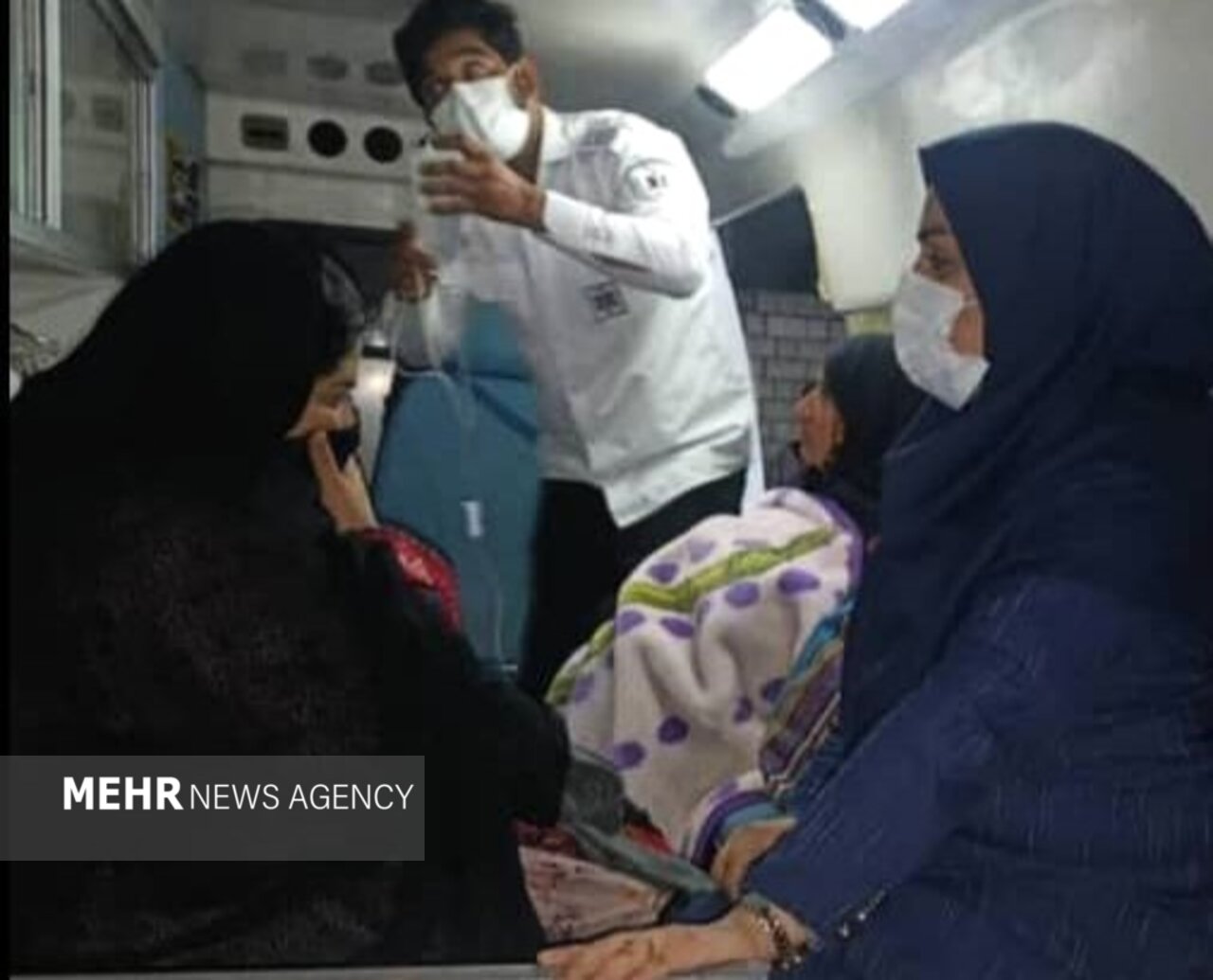 تولد نوزاد دلگانی در شرایط سخت جوی و طغیان رودخانه ها تولد نوزاد دلگانی در شرایط سخت جوی و مسیرهای مسدود