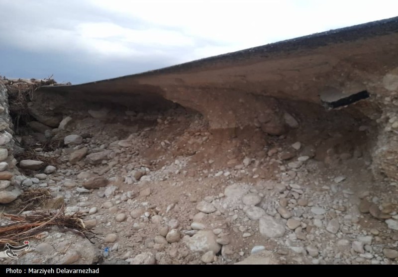 خسارت بارندگی و طوفان به زیرساختهای بندرلنگه/ قطعی برق و مخابرات در روستاها خسارت بارندگی و طوفان به زیرساختهای بندرلنگه/ قطعی برق و مخابرات در روستاها