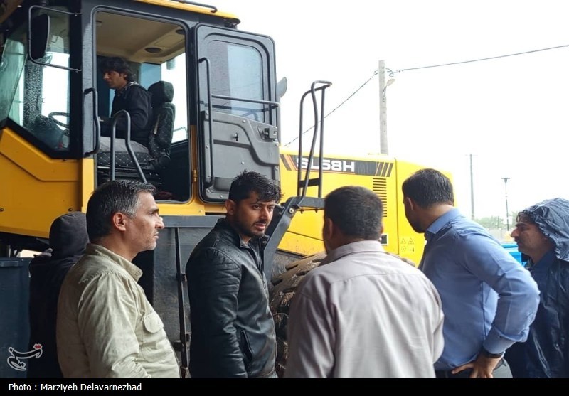 خسارت بارندگی و طوفان به زیرساختهای بندرلنگه/ قطعی برق و مخابرات در روستاها خسارت بارندگی و طوفان به زیرساختهای بندرلنگه/ قطعی برق و مخابرات در روستاها