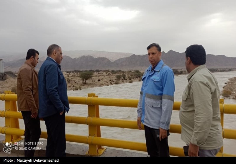 خسارت بارندگی و طوفان به زیرساختهای بندرلنگه/ قطعی برق و مخابرات در روستاها خسارت بارندگی و طوفان به زیرساختهای بندرلنگه/ قطعی برق و مخابرات در روستاها