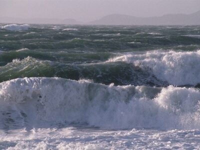 خلیج‌فارس در سواحل استان بوشهر تا چهارشنبه مواج و متلاطم پیش‌بینی می‌شود