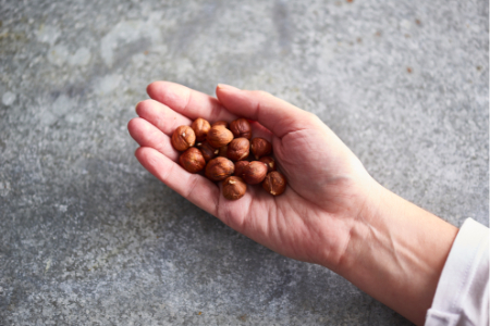خواص مغذی فندق برای زنان باردار