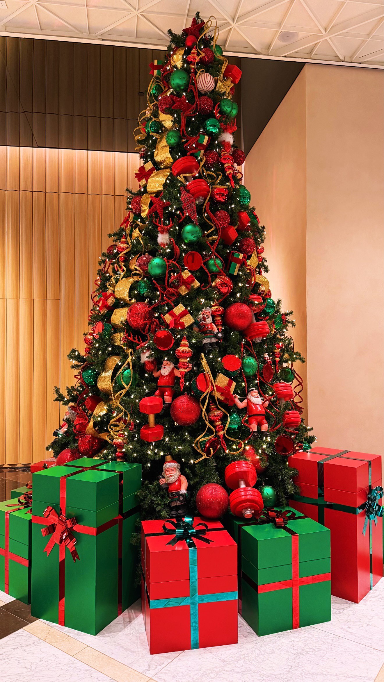 رضا گلزار کریسمس را در دبی جشن گرفت رضا گلزار کریسمس را در دبی جشن گرفت