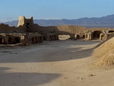 ریل راه‌آهن دامغان جابجا می‌شود تا تپه حصار از آسیب مصون بماند