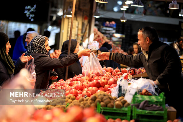 شب یلدا و افزایش قیمتها؛ نبود نظارت بر توزیع بازار همدان را ملتهب کرد شب یلدا و افزایش قیمتها؛ نبود نظارت بر توزیع بازار همدان را ملتهب کرد