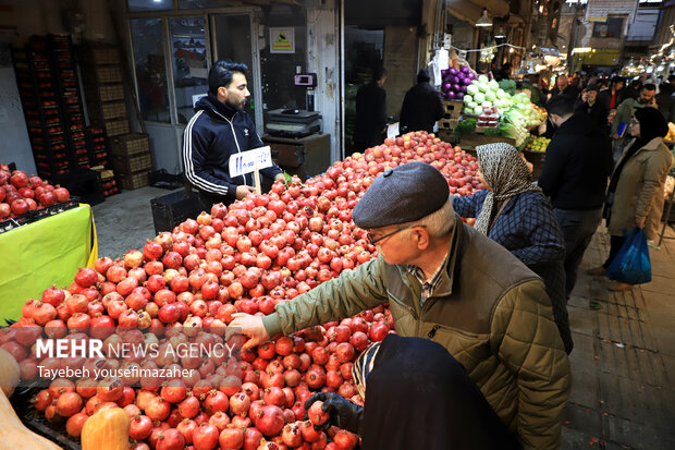 شب یلدا و افزایش قیمتها؛ نبود نظارت بر توزیع بازار همدان را ملتهب کرد شب یلدا و افزایش قیمتها؛ نبود نظارت بر توزیع بازار همدان را ملتهب کرد