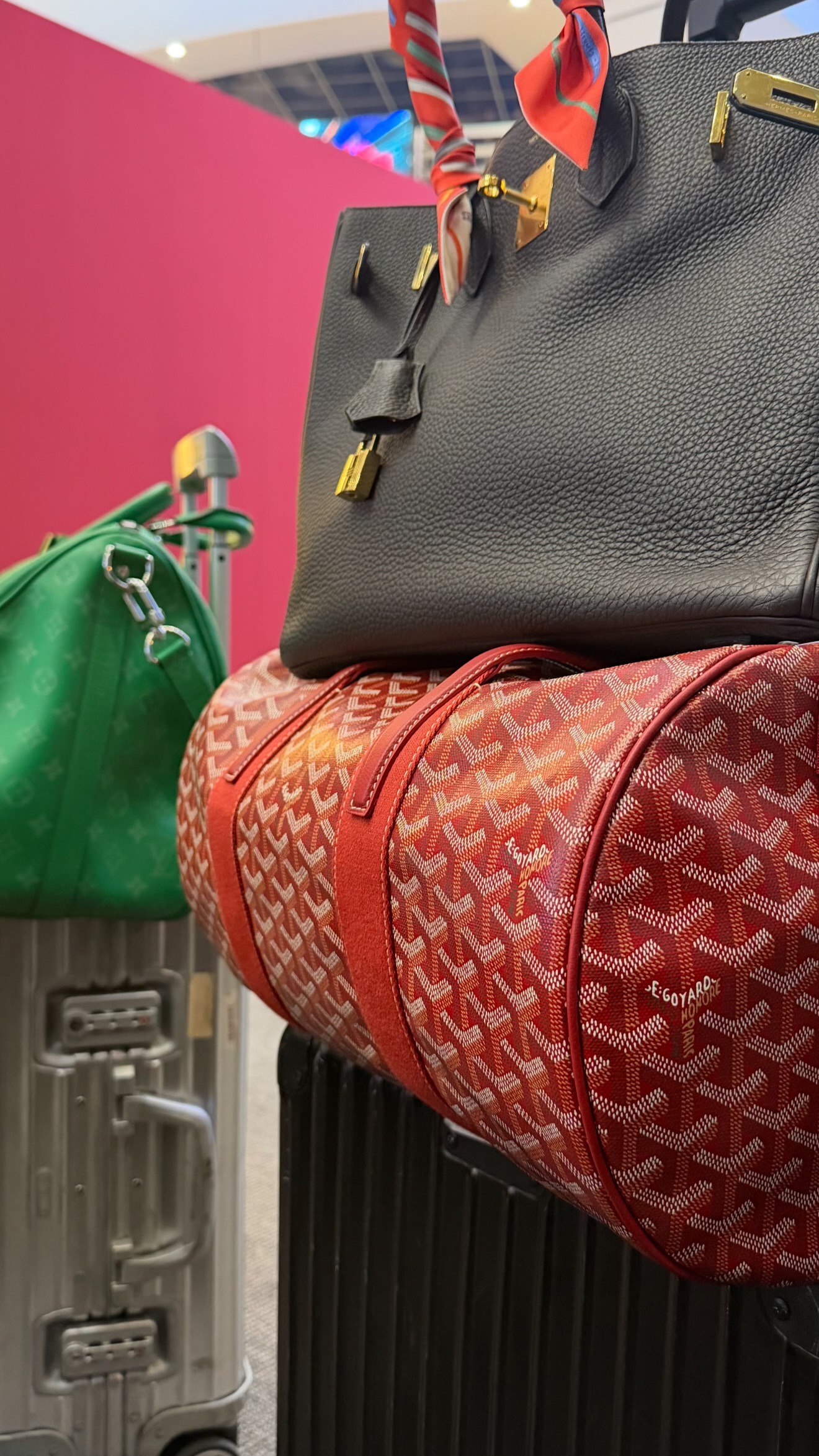 شواف جدید محمدرا گلزار با سبک زندگی همسرش شواف جدید محمدرا گلزار با سبک زندگی همسرش