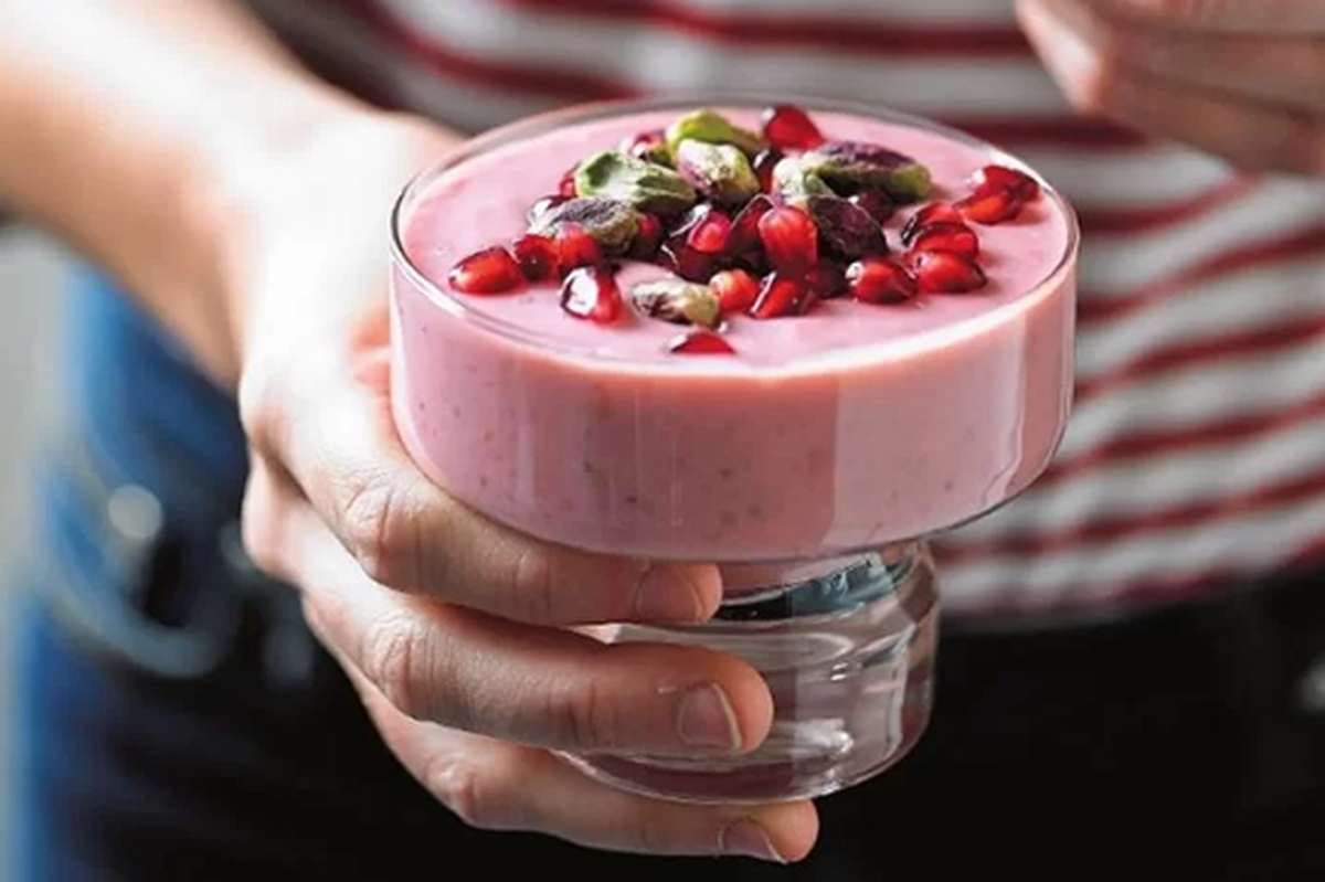 طرز تهیه موس انار لطیفترین دسر پاییزی فقط در نیم ساعت