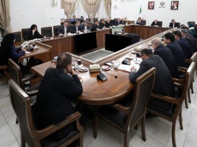 عارف: اصلاحات ساختاری نباید تأثیر منفی بر معیشت مردم داشته باشد