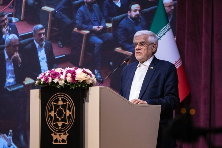 عارف: تورم تصمیمگیریها زمینه را برای فساد فراهم میکند