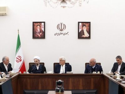 عارف: دولت با همکاری سایر قوا به دنبال پیروزی در جنگ اقتصادی است