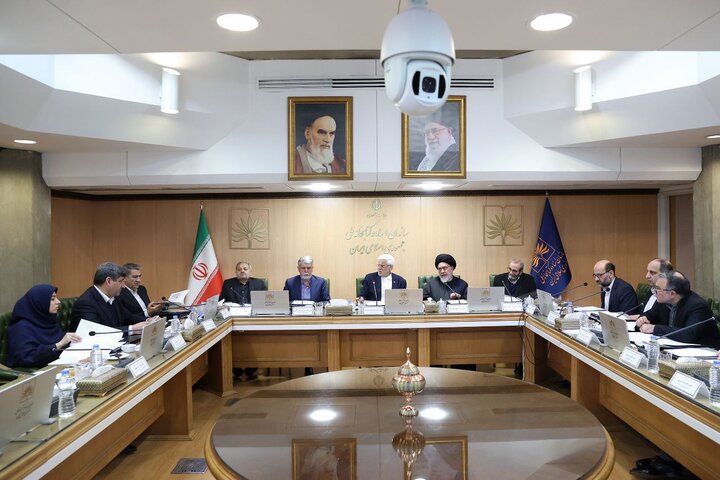 عارف: نمیتوان از مزایای دیجیتالی کردن نسخ خطی استفاده نکرد