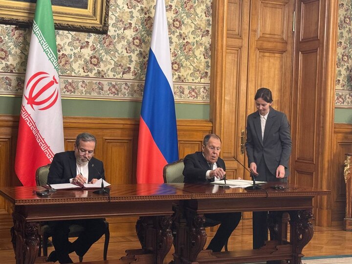 عراقچی: حملات، نمیتواند تکنولوژی هستهای ما را تحت تأثیر قرار دهد امضای تفاهم نامه همکاری میان دو وزارتخانه ایران و روسیه