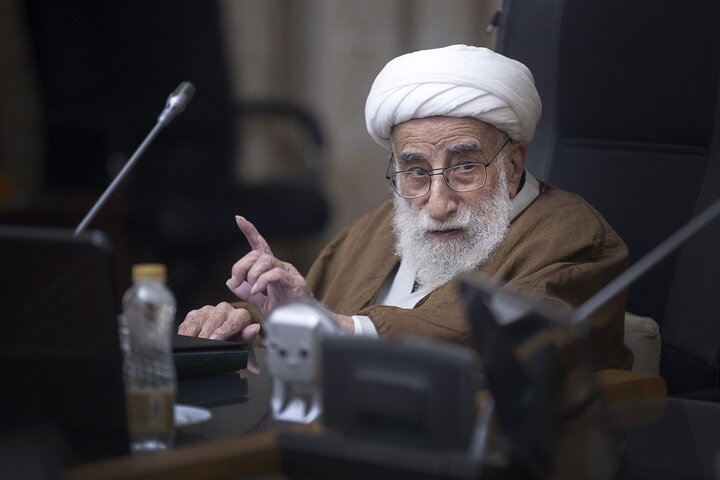 قوی کردن بنیه علمی بهترین راه مقابله با هجمه‌های فرهنگی است