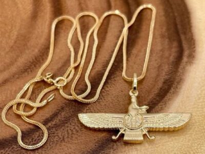 مدل گردنبند فروهر: نمادی از جاودانگی و خرد ایرانی