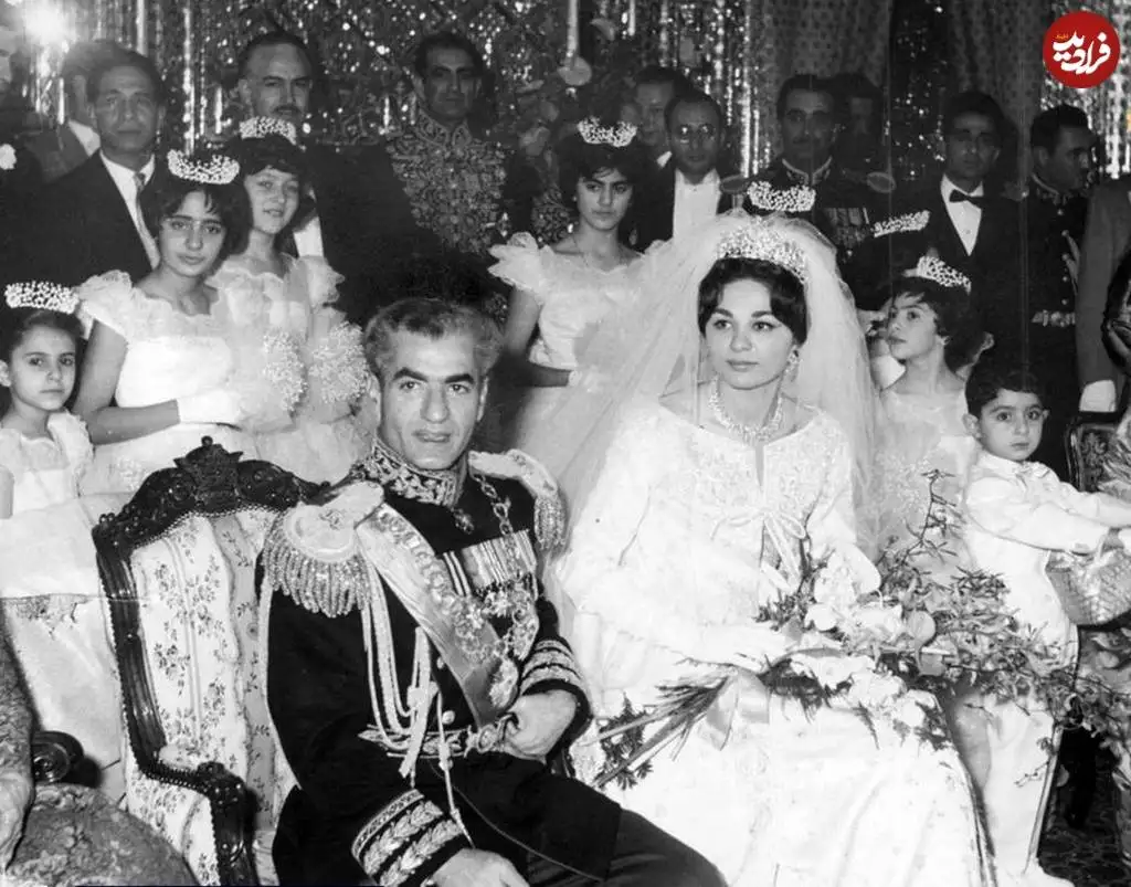مراسم عروسی محمدرضا پهلوی و فرح دیبا در کاخ گلستان در سال ۱۳۳۸ + عکس