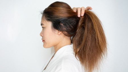 مراقبت از موهای خشک: اشتباهاتی که ممکن است انجام دهید