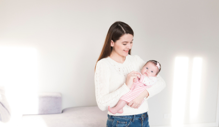 مراقبت از نوزاد در ماه‌های اول: راهنمای کامل برای والدین تازه‌کار