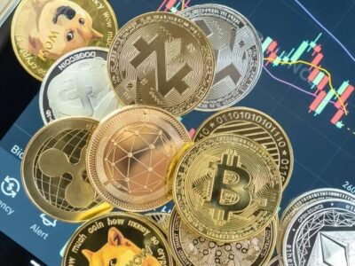 نبرد خریداران و فروشندگان کریپتو در آذر؛ آینده بیت‌کوین و آلت‌کوین‌ها چه می‌شود؟