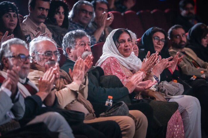 نکوداشت مستندساز عاشق ایران برگزار شد/ اهدای نشان فیروزه سینماحقیقت به فرهاد ورهرام