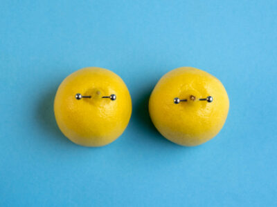 همه‌چیز درباره پیرسینگ نوک سینه؛ از زیبایی تا خطرات