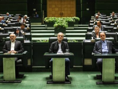 پزشکیان در صحن مجلس حضور یافت