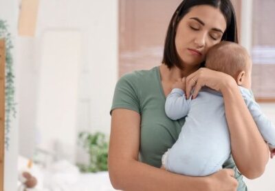 پیشگیری از افسردگی پس از زایمان: راهکارها و نکات ضروری