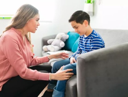 چطور با تنبیه و تشویق مؤثر، رفتار فرزندان را اصلاح کنیم؟