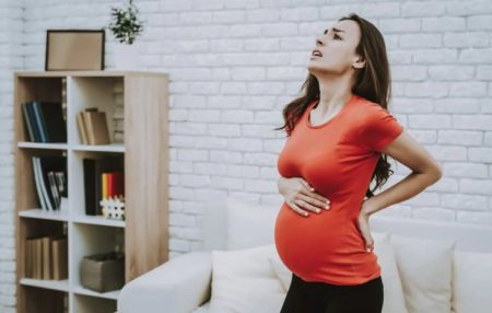 چگونه با دردهای شکمی و کمردرد در دوران بارداری مقابله کنیم؟