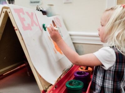 چگونه کودکمان را هنرمند کنیم؟