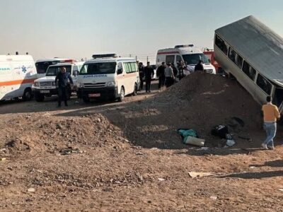 ۱۲ مصدوم در حادثه سقوط مینی‌بوس دانش‌آموزان از بالای پل