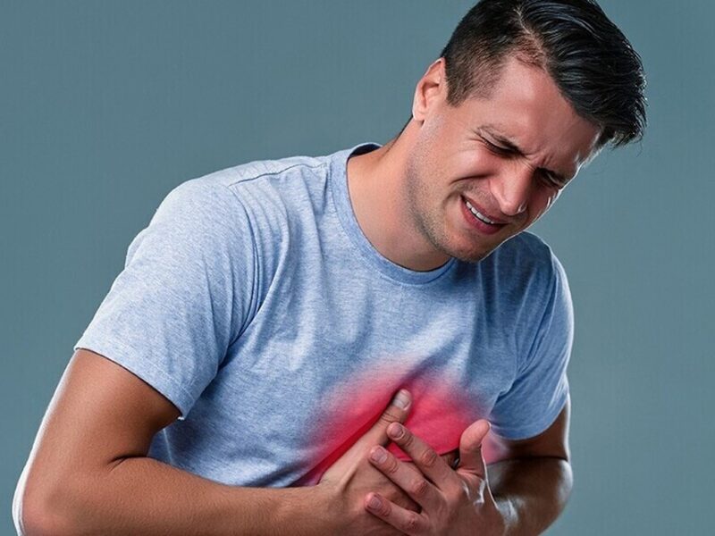 از سوزش معده تا حمله قلبی / نشانههای خاموش حمله قلبی را بشناسید